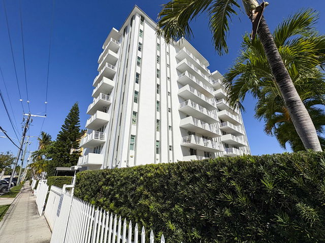 The Knights Bridge Condo photo 2